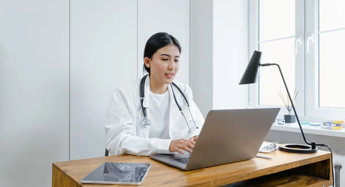 Quel délai respecter pour consulter un médecin suite à un accident du travail et quelles conséquences en dépendront ?
